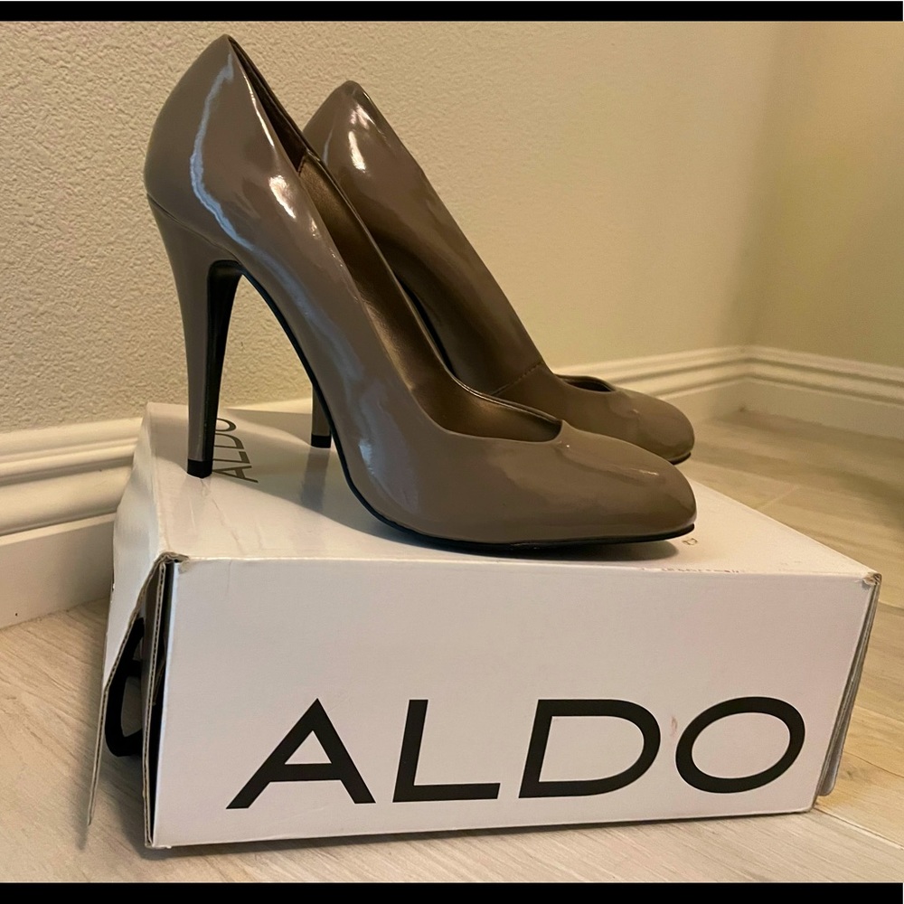 Aldo tan patent leather pumps size 38